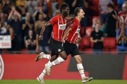 米兰网页版 -法国杯比赛中惊人的勺子点球引发门将愤怒