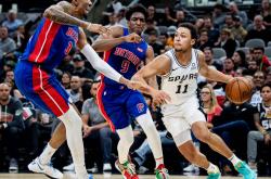 米兰网页版 -关于冲刺阶段圣安东尼奥马刺调整名单以备NBA常规赛；调整名单环节打磨；媒体盛赞；阵容厚度经受考验的信息