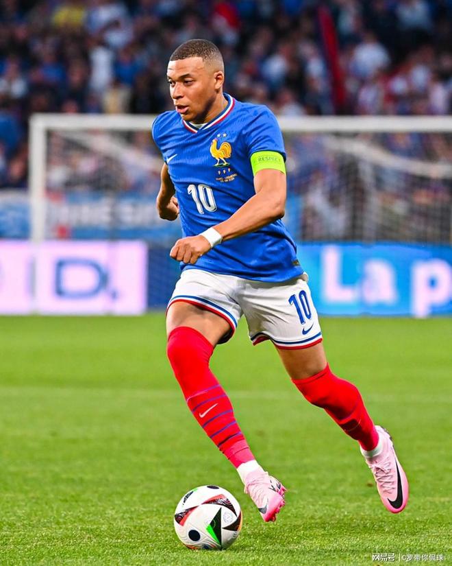 包含最后时刻法国国家队备战西甲，主帅复盘细节流出，媒体盛赞，医务组通报恢复的词条-米兰体育app