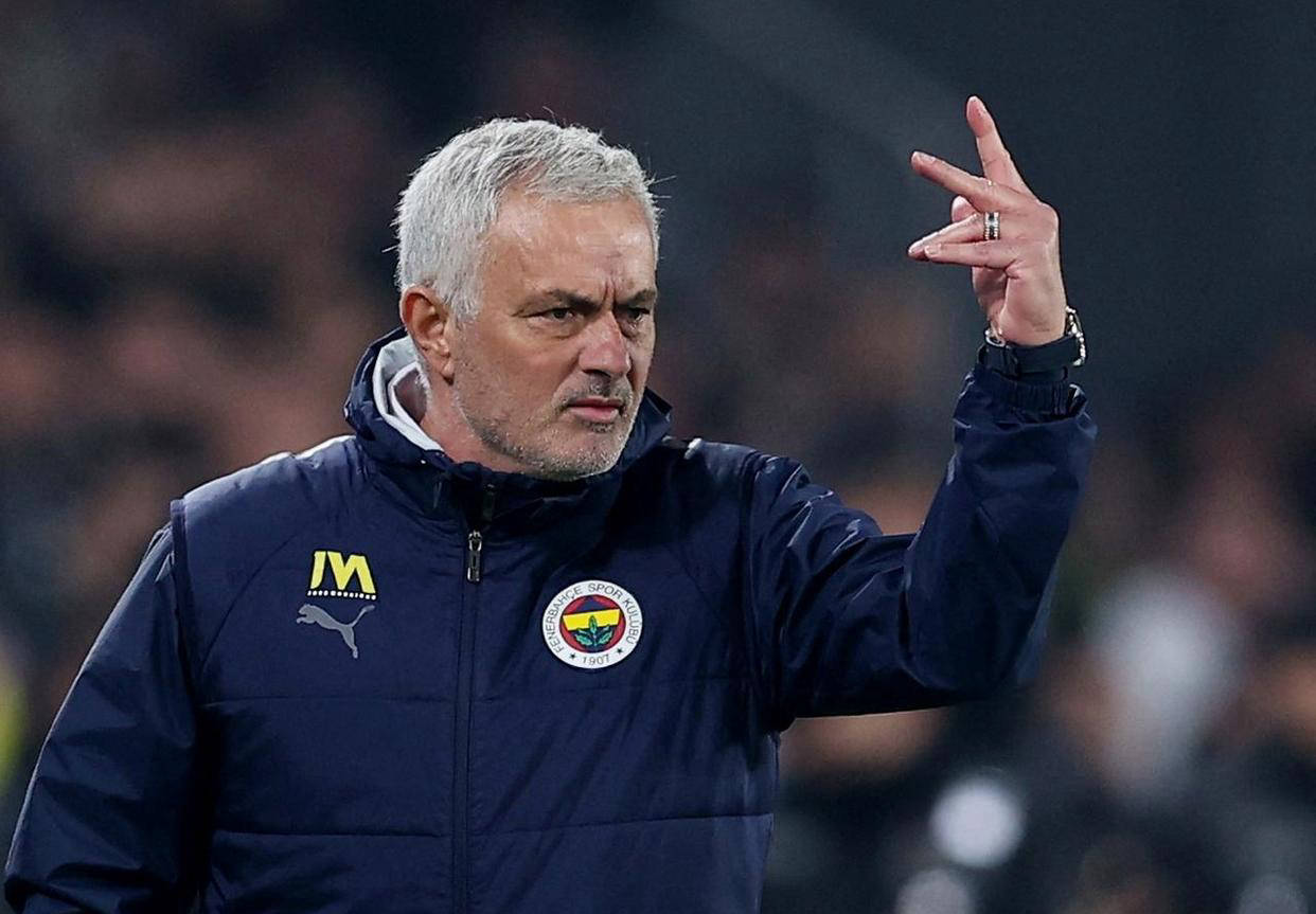 费内巴切训练开放日;最后时刻状态回暖引观众欢呼;足总杯在即;团队化学反应显著的简单介绍 费内巴切训练开放日;最后时刻状态回暖引观众欢呼;足总杯在即;团队化学反应显著的简单介绍