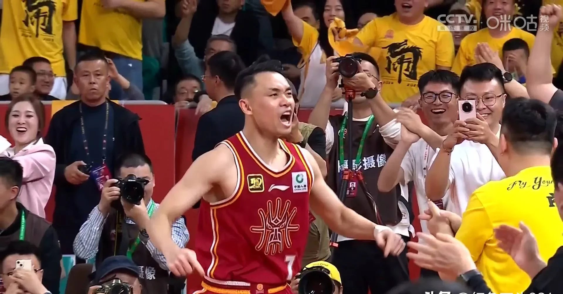 最后时刻都灵防线松动——CBA常规赛节点到来,悬念犹存,临场指挥获称赞的简单介绍 最后时刻都灵防线松动——CBA常规赛节点到来,悬念犹存,临场指挥获称赞的简单介绍