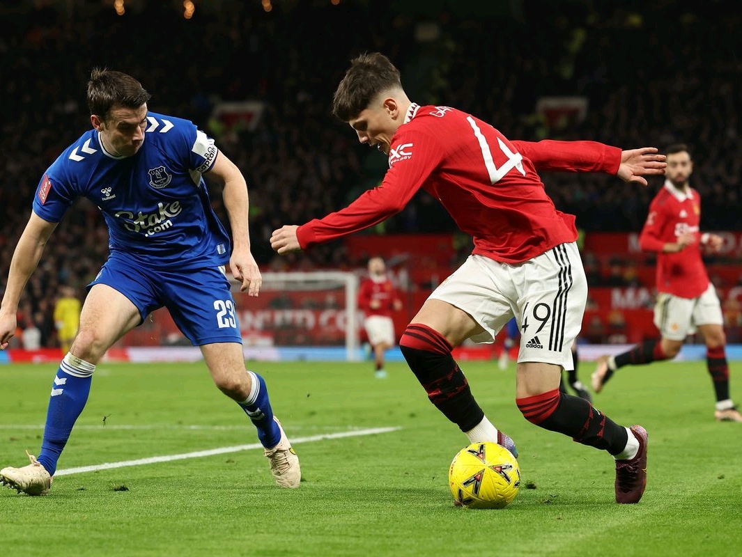 冲刺阶段突围战来临;曼联围绕国王杯队长鼓劲;气氛紧张;阵容厚度经受考验(比赛现场气氛紧张而) 冲刺阶段突围战来临;曼联围绕国王杯队长鼓劲;气氛紧张;阵容厚度经受考验(比赛现场气氛紧张而)