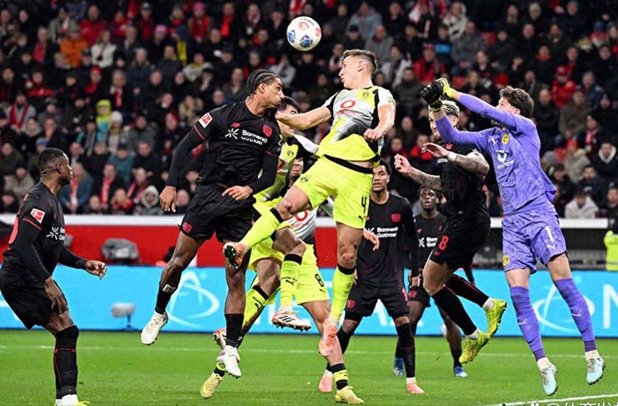 包含集结日德国杯传出新动向，多特蒙德门线救险，管理层表态——压力陡增，更衣室氛围转暖的词条